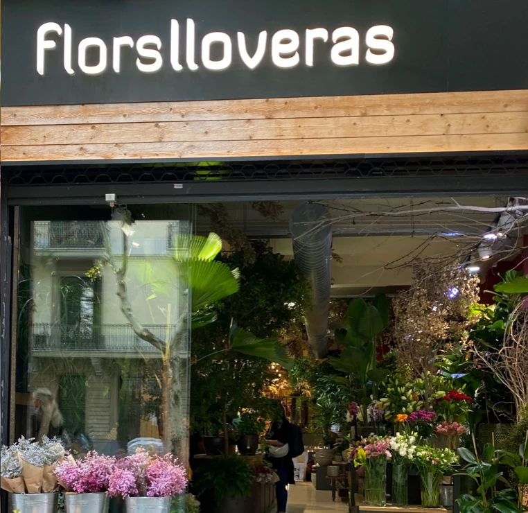 Exterior de la floristeria Flors Lloveras
